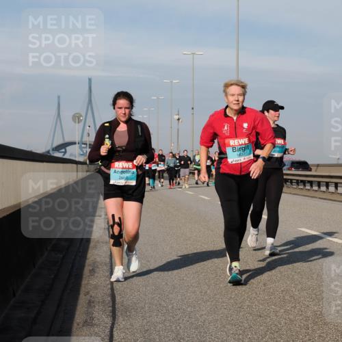 03.10.2025 - Köhlbrandbrückenlauf Fabian Wolf http://msf.ph/oto/9077044 03.10.2025 10:15:38 Position 3 2860, 1837, 2014 meine-sportfotos.de