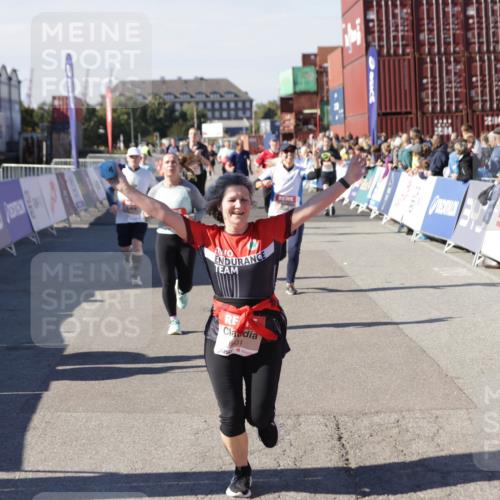 03.10.2025 - Köhlbrandbrückenlauf Jannik Wohlers http://msf.ph/oto/9077045 03.10.2025 13:17:13 Ziel 4242, 4361, 4404, 4982, 5033, 5073, 5087, 5090, 5429, 5479, 5544, 5667, 5943, 6431 meine-sportfotos.de
