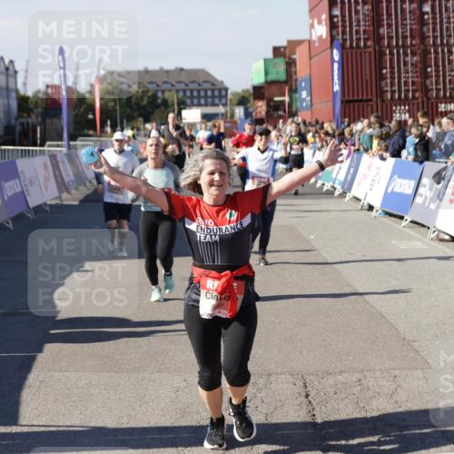 03.10.2025 - Köhlbrandbrückenlauf Jannik Wohlers http://msf.ph/oto/9077051 03.10.2025 13:17:13 Ziel 4242, 4361, 4404, 4982, 5033, 5073, 5087, 5090, 5429, 5479, 5544, 5667, 5943, 6431 meine-sportfotos.de