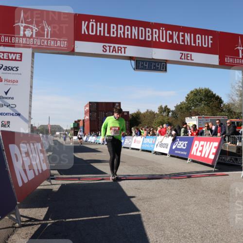 03.10.2025 - Köhlbrandbrückenlauf Lena Gebhardt http://msf.ph/oto/9077063 03.10.2025 13:41:40 Ziel 4894, 5228, 5230 meine-sportfotos.de
