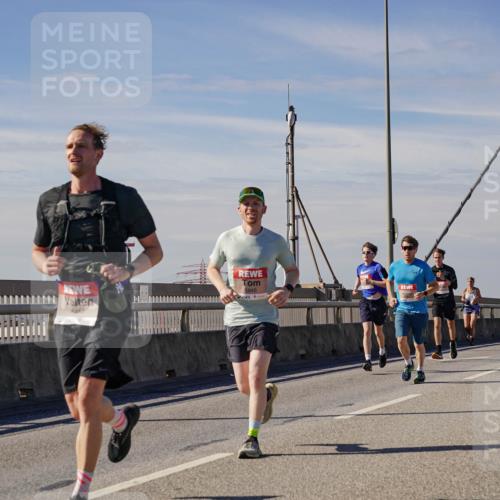 03.10.2025 - Köhlbrandbrückenlauf Michael Burmester http://msf.ph/oto/9077065 03.10.2025 12:42:08 Position 2 5845 meine-sportfotos.de