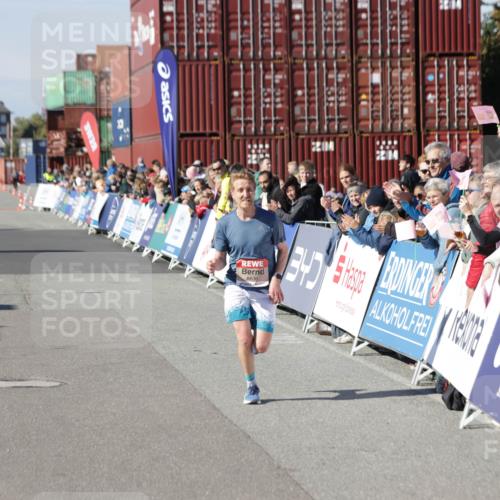 03.10.2025 - Köhlbrandbrückenlauf Jannik Wohlers http://msf.ph/oto/9077078 03.10.2025 12:47:30 Ziel 6638 meine-sportfotos.de