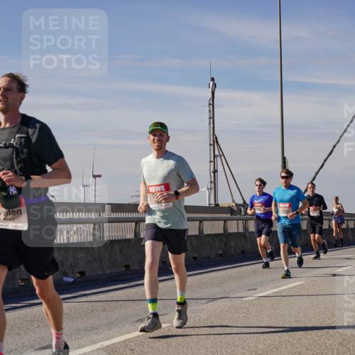 03.10.2025 - Köhlbrandbrückenlauf Michael Burmester http://msf.ph/oto/9077080 03.10.2025 12:42:08 Position 2 5917 meine-sportfotos.de