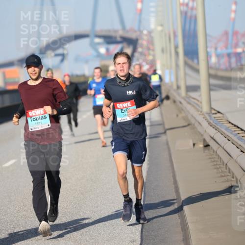 03.10.2025 - Köhlbrandbrückenlauf Jannik Wohlers http://msf.ph/oto/9077081 03.10.2025 09:43:41 Position 3 1421, 31 meine-sportfotos.de