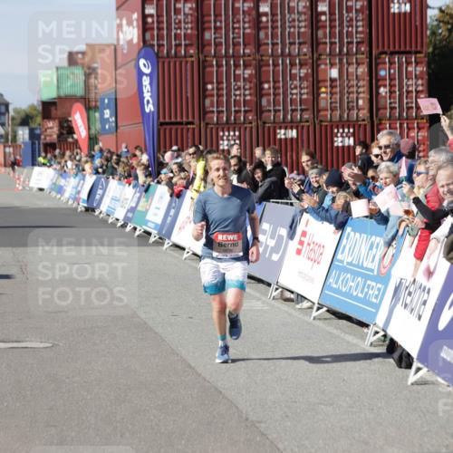 03.10.2025 - Köhlbrandbrückenlauf Jannik Wohlers http://msf.ph/oto/9077087 03.10.2025 12:47:30 Ziel 6638 meine-sportfotos.de
