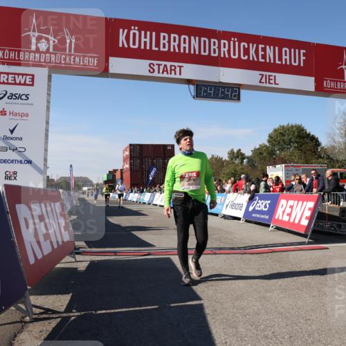 03.10.2025 - Köhlbrandbrückenlauf Lena Gebhardt http://msf.ph/oto/9077089 03.10.2025 13:41:42 Ziel 4894, 5193, 5228, 5230 meine-sportfotos.de