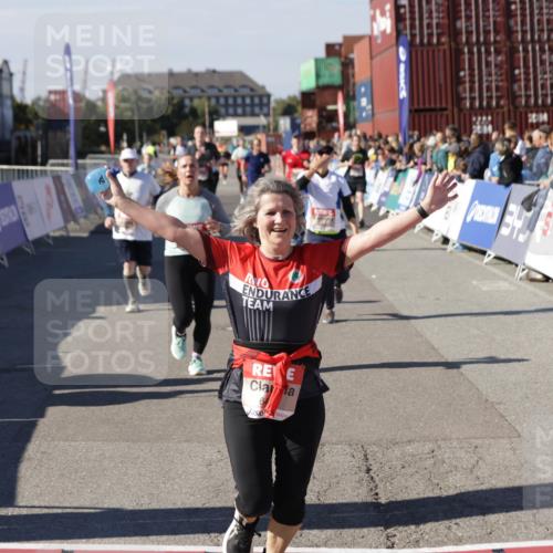 03.10.2025 - Köhlbrandbrückenlauf Jannik Wohlers http://msf.ph/oto/9077093 03.10.2025 13:17:13 Ziel 4242, 4361, 4404, 4982, 5033, 5073, 5087, 5090, 5429, 5479, 5544, 5667, 5943, 6431 meine-sportfotos.de