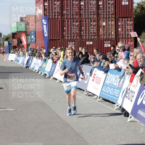 03.10.2025 - Köhlbrandbrückenlauf Jannik Wohlers http://msf.ph/oto/9077099 03.10.2025 12:47:30 Ziel 6638 meine-sportfotos.de
