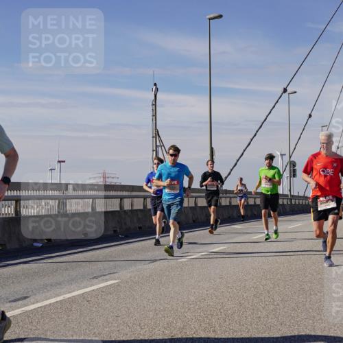03.10.2025 - Köhlbrandbrückenlauf Michael Burmester http://msf.ph/oto/9077103 03.10.2025 12:42:09 Position 2 5845 meine-sportfotos.de