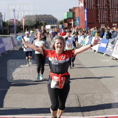 03.10.2025 - Köhlbrandbrückenlauf Jannik Wohlers http://msf.ph/oto/9077104 03.10.2025 13:17:13 Ziel 4242, 4361, 4404, 4982, 5033, 5073, 5087, 5090, 5429, 5479, 5544, 5667, 5943, 6431 meine-sportfotos.de