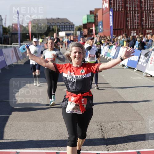 03.10.2025 - Köhlbrandbrückenlauf Jannik Wohlers http://msf.ph/oto/9077111 03.10.2025 13:17:13 Ziel 4242, 4361, 4404, 4982, 5033, 5073, 5087, 5090, 5429, 5479, 5544, 5667, 5943, 6431 meine-sportfotos.de