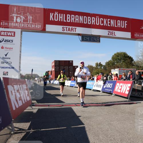 03.10.2025 - Köhlbrandbrückenlauf Lena Gebhardt http://msf.ph/oto/9077116 03.10.2025 13:41:48 Ziel 4894, 5193, 5228, 5230, 5232, 5250, 5257 meine-sportfotos.de
