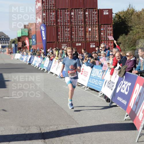 03.10.2025 - Köhlbrandbrückenlauf Jannik Wohlers http://msf.ph/oto/9077129 03.10.2025 12:47:30 Ziel 6638 meine-sportfotos.de