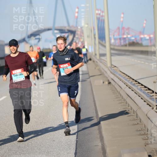 03.10.2025 - Köhlbrandbrückenlauf Jannik Wohlers http://msf.ph/oto/9077134 03.10.2025 09:43:41 Position 3 1421, 1 meine-sportfotos.de