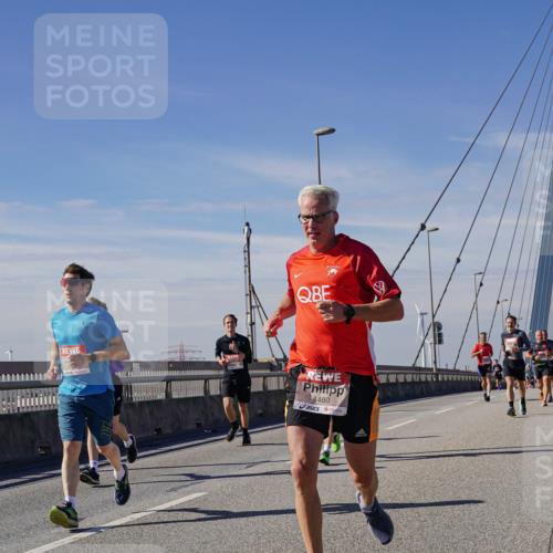 03.10.2025 - Köhlbrandbrückenlauf Michael Burmester http://msf.ph/oto/9077138 03.10.2025 12:42:11 Position 2 1, 4480 meine-sportfotos.de