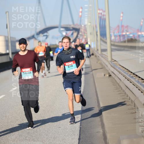 03.10.2025 - Köhlbrandbrückenlauf Jannik Wohlers http://msf.ph/oto/9077140 03.10.2025 09:43:41 Position 3 1421, 3143 meine-sportfotos.de