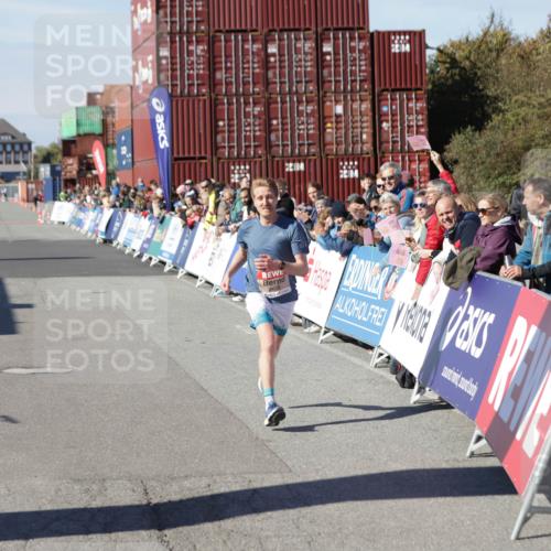 03.10.2025 - Köhlbrandbrückenlauf Jannik Wohlers http://msf.ph/oto/9077142 03.10.2025 12:47:30 Ziel 6638 meine-sportfotos.de