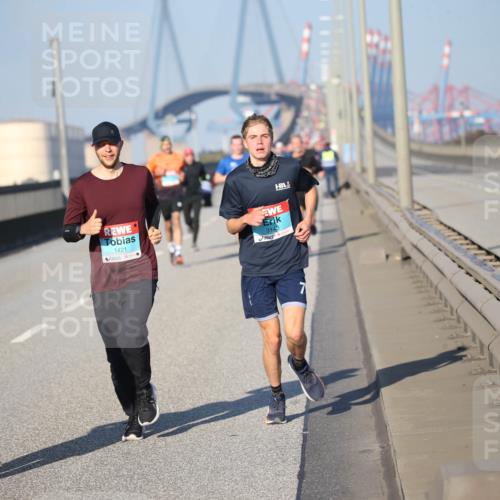 03.10.2025 - Köhlbrandbrückenlauf Jannik Wohlers http://msf.ph/oto/9077150 03.10.2025 09:43:41 Position 3 1421, 3143, 1090 meine-sportfotos.de