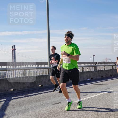 03.10.2025 - Köhlbrandbrückenlauf Michael Burmester http://msf.ph/oto/9077151 03.10.2025 12:42:14 Position 2 4272 meine-sportfotos.de