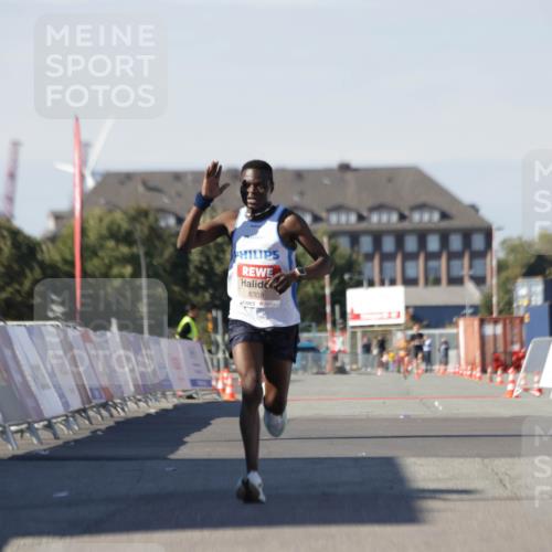 03.10.2025 - Köhlbrandbrückenlauf Jannik Wohlers http://msf.ph/oto/9077152 03.10.2025 12:48:26 Ziel 6359 meine-sportfotos.de