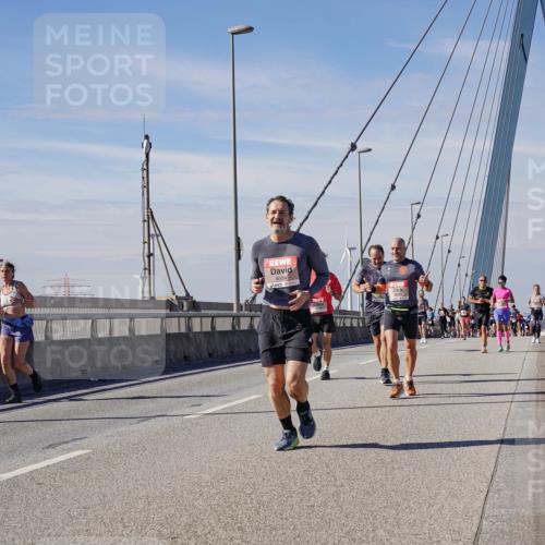 03.10.2025 - Köhlbrandbrückenlauf Michael Burmester http://msf.ph/oto/9077157 03.10.2025 12:42:15 Position 2 6194 meine-sportfotos.de