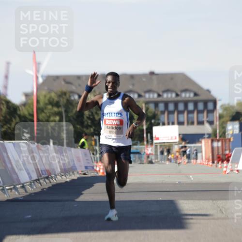 03.10.2025 - Köhlbrandbrückenlauf Jannik Wohlers http://msf.ph/oto/9077167 03.10.2025 12:48:26 Ziel 6359 meine-sportfotos.de