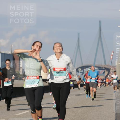 03.10.2025 - Köhlbrandbrückenlauf Jannik Wohlers http://msf.ph/oto/9077173 03.10.2025 09:52:14 Position 3 1333, 3797, 1395 meine-sportfotos.de