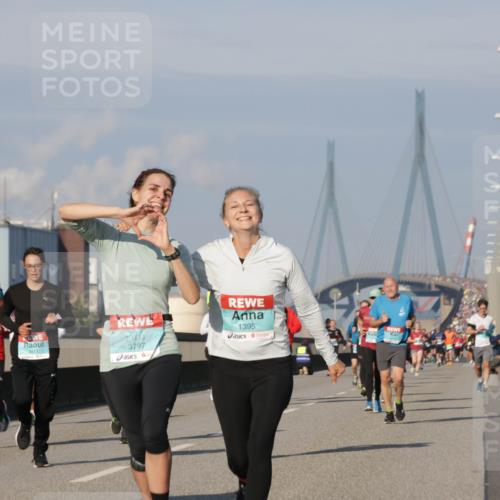 03.10.2025 - Köhlbrandbrückenlauf Jannik Wohlers http://msf.ph/oto/9077177 03.10.2025 09:52:14 Position 3 1333, 3411, 3797, 1395 meine-sportfotos.de