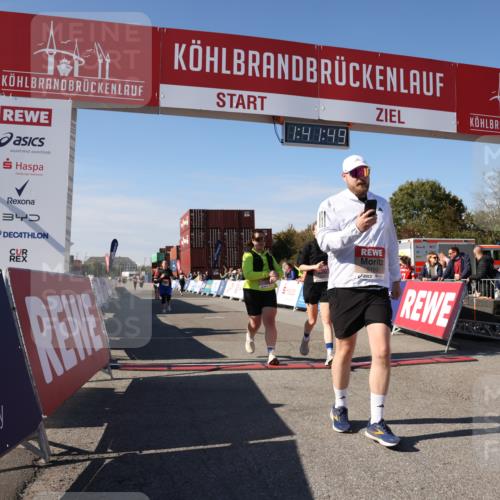 03.10.2025 - Köhlbrandbrückenlauf Lena Gebhardt http://msf.ph/oto/9077180 03.10.2025 13:41:49 Ziel 4894, 5193, 5232, 5250, 5257, 5315 meine-sportfotos.de