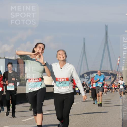03.10.2025 - Köhlbrandbrückenlauf Jannik Wohlers http://msf.ph/oto/9077183 03.10.2025 09:52:14 Position 3 1333, 3797, 1395 meine-sportfotos.de