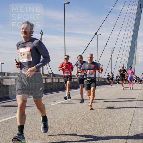 03.10.2025 - Köhlbrandbrückenlauf Michael Burmester http://msf.ph/oto/9077192 03.10.2025 12:42:16 Position 2 6194 meine-sportfotos.de