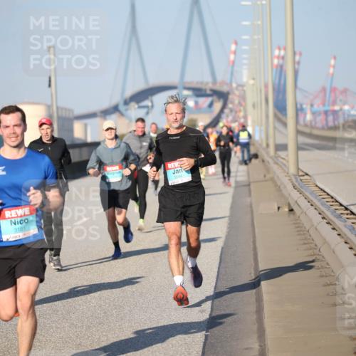 03.10.2025 - Köhlbrandbrückenlauf Jannik Wohlers http://msf.ph/oto/9077197 03.10.2025 09:43:49 Position 3 1101, 3181, 3544 meine-sportfotos.de