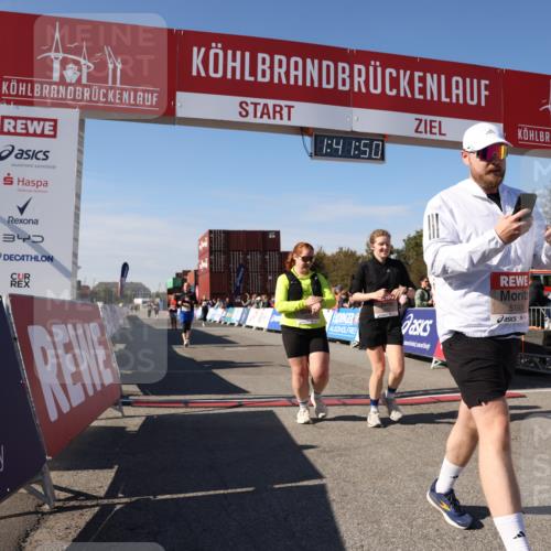 03.10.2025 - Köhlbrandbrückenlauf Lena Gebhardt http://msf.ph/oto/9077198 03.10.2025 13:41:50 Ziel 5193, 5232, 5250, 5257, 5315 meine-sportfotos.de