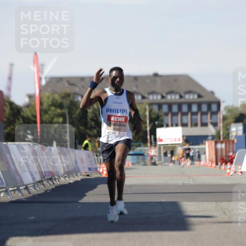 03.10.2025 - Köhlbrandbrückenlauf Jannik Wohlers http://msf.ph/oto/9077206 03.10.2025 12:48:26 Ziel 6359 meine-sportfotos.de