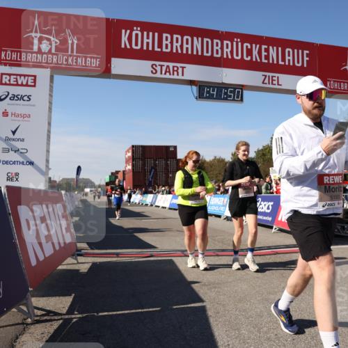 03.10.2025 - Köhlbrandbrückenlauf Lena Gebhardt http://msf.ph/oto/9077211 03.10.2025 13:41:50 Ziel 5193, 5232, 5250, 5257, 5315 meine-sportfotos.de