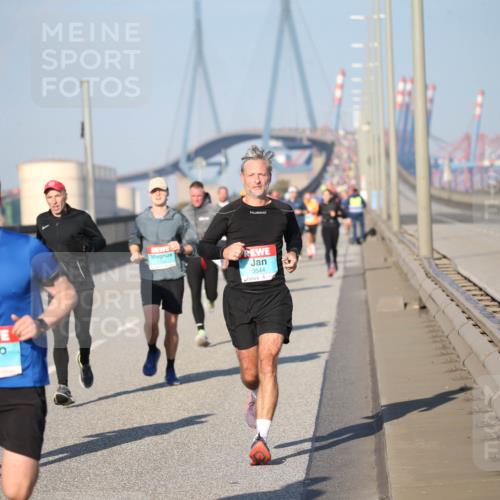 03.10.2025 - Köhlbrandbrückenlauf Jannik Wohlers http://msf.ph/oto/9077218 03.10.2025 09:43:50 Position 3 1101, 3181, 3544 meine-sportfotos.de