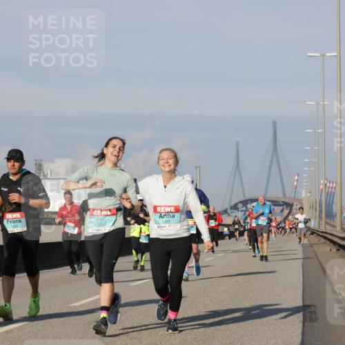 03.10.2025 - Köhlbrandbrückenlauf Jannik Wohlers http://msf.ph/oto/9077223 03.10.2025 09:52:15 Position 3 1333, 3797, 1395 meine-sportfotos.de