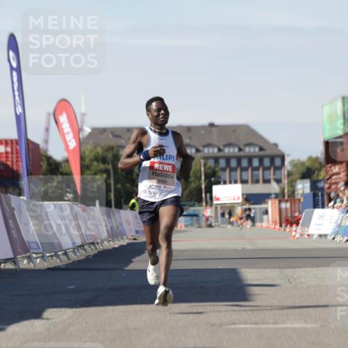 03.10.2025 - Köhlbrandbrückenlauf Jannik Wohlers http://msf.ph/oto/9077224 03.10.2025 12:48:26 Ziel 6359 meine-sportfotos.de