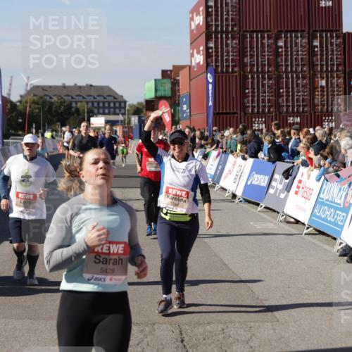 03.10.2025 - Köhlbrandbrückenlauf Jannik Wohlers http://msf.ph/oto/9077266 03.10.2025 13:17:15 Ziel 4242, 4361, 4404, 4982, 4988, 5033, 5073, 5087, 5090, 5429, 5479, 5544, 5638, 5642, 5667, 5890, 5943, 6389, 6431 meine-sportfotos.de