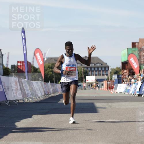 03.10.2025 - Köhlbrandbrückenlauf Jannik Wohlers http://msf.ph/oto/9077272 03.10.2025 12:48:27 Ziel 6359 meine-sportfotos.de