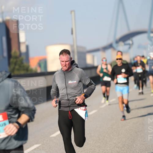 03.10.2025 - Köhlbrandbrückenlauf Jannik Wohlers http://msf.ph/oto/9077277 03.10.2025 09:43:54 Position 3 1150 meine-sportfotos.de