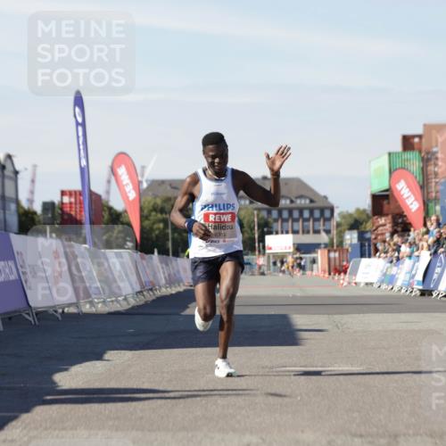 03.10.2025 - Köhlbrandbrückenlauf Jannik Wohlers http://msf.ph/oto/9077279 03.10.2025 12:48:27 Ziel 6359 meine-sportfotos.de