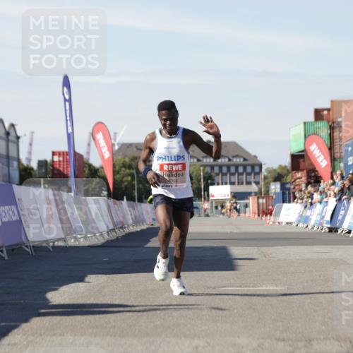 03.10.2025 - Köhlbrandbrückenlauf Jannik Wohlers http://msf.ph/oto/9077289 03.10.2025 12:48:27 Ziel 6359 meine-sportfotos.de