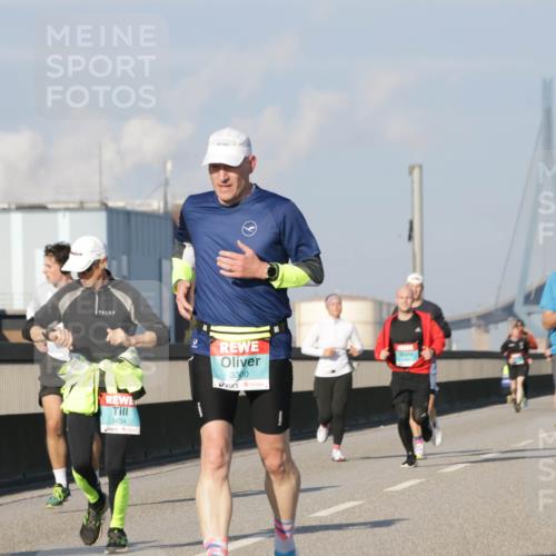 03.10.2025 - Köhlbrandbrückenlauf Jannik Wohlers http://msf.ph/oto/9077310 03.10.2025 09:52:17 Position 3 3434, 3300, 3250 meine-sportfotos.de