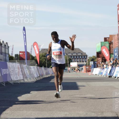 03.10.2025 - Köhlbrandbrückenlauf Jannik Wohlers http://msf.ph/oto/9077312 03.10.2025 12:48:27 Ziel 6359 meine-sportfotos.de