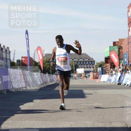 03.10.2025 - Köhlbrandbrückenlauf Jannik Wohlers http://msf.ph/oto/9077324 03.10.2025 12:48:28 Ziel 6359 meine-sportfotos.de