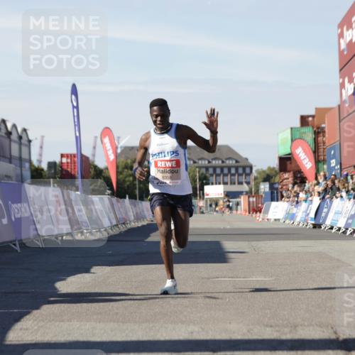 03.10.2025 - Köhlbrandbrückenlauf Jannik Wohlers http://msf.ph/oto/9077335 03.10.2025 12:48:28 Ziel 6359 meine-sportfotos.de