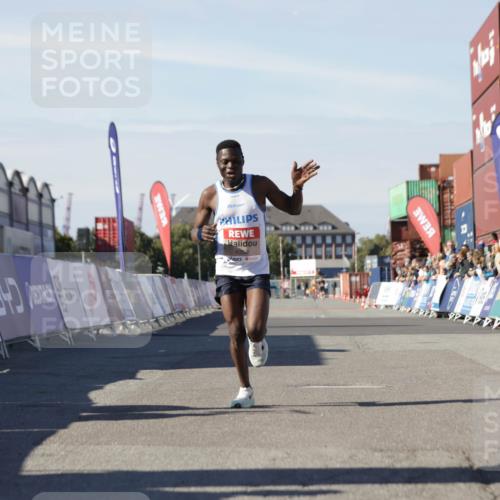 03.10.2025 - Köhlbrandbrückenlauf Jannik Wohlers http://msf.ph/oto/9077344 03.10.2025 12:48:28 Ziel 6359 meine-sportfotos.de