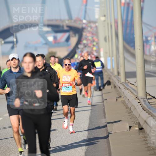 03.10.2025 - Köhlbrandbrückenlauf Jannik Wohlers http://msf.ph/oto/9077351 03.10.2025 09:44:01 Position 3 3593, 3043 meine-sportfotos.de