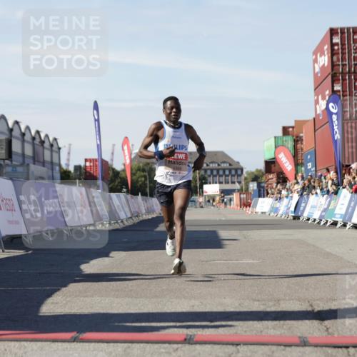 03.10.2025 - Köhlbrandbrückenlauf Jannik Wohlers http://msf.ph/oto/9077384 03.10.2025 12:48:28 Ziel 6359 meine-sportfotos.de